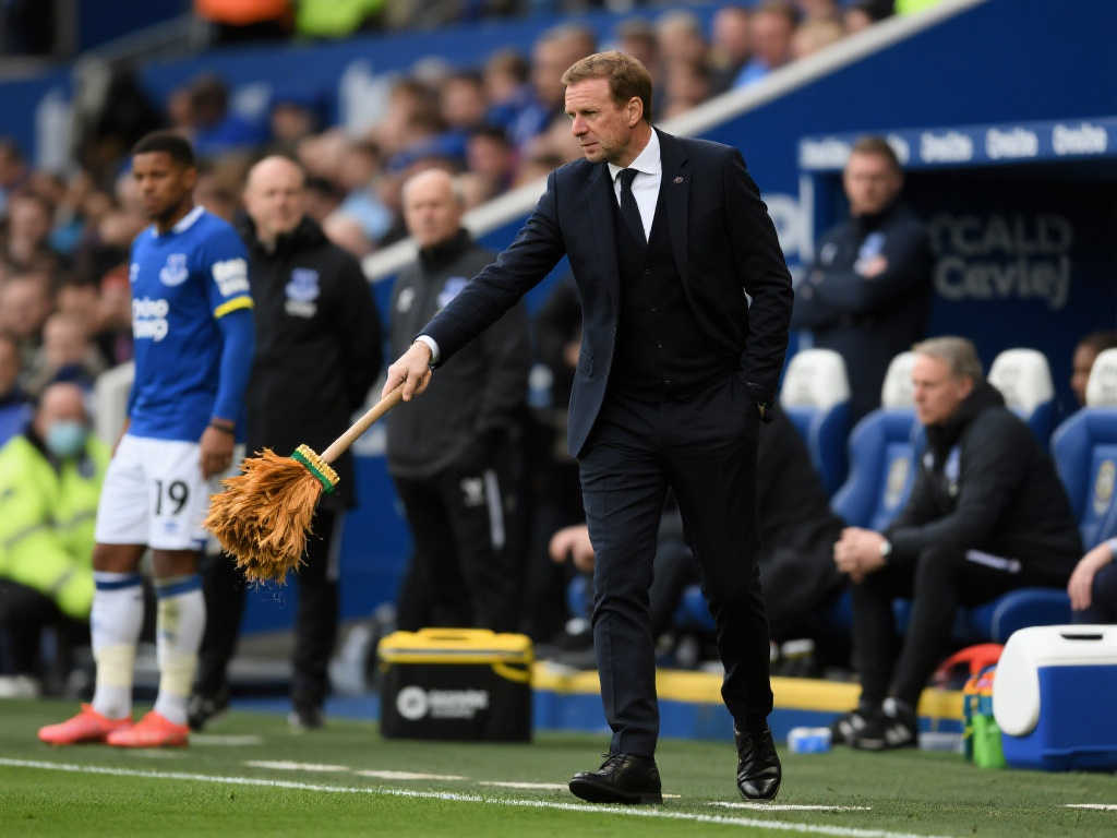 充满了挑战 充满了挑战